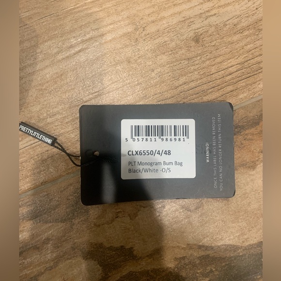 Pretty Little Thing PLT Fanny belt bag SOLD OUT (NWT) - Picture 8 of 8